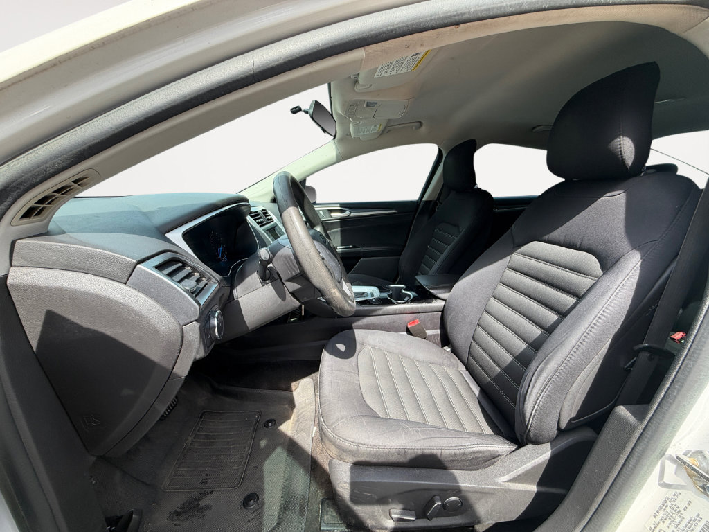 Used 2015 Ford Fusion SE FWD image 11