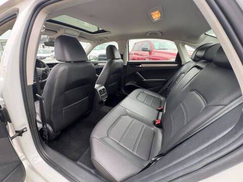 Used 2021 Volkswagen Passat 2.0T SE FWD image 16