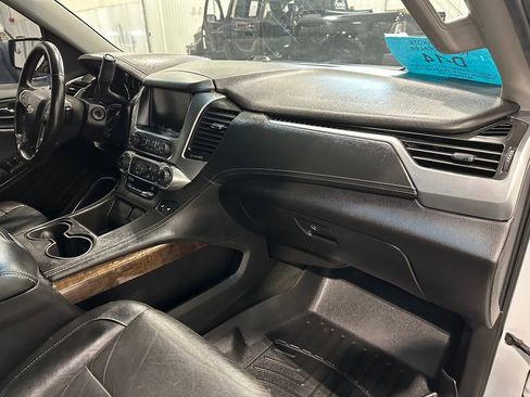 Used 2018 Chevrolet Suburban LT image 31