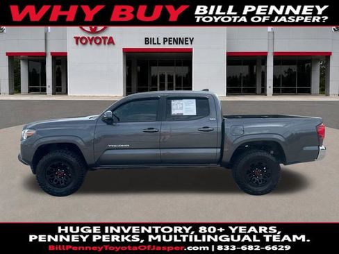 Used 2022 Toyota Tacoma SR5 RWD image 2