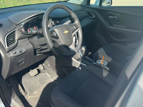 Used 2020 Chevrolet Trax LS w/ Tint and Cruise Package FWD image 11