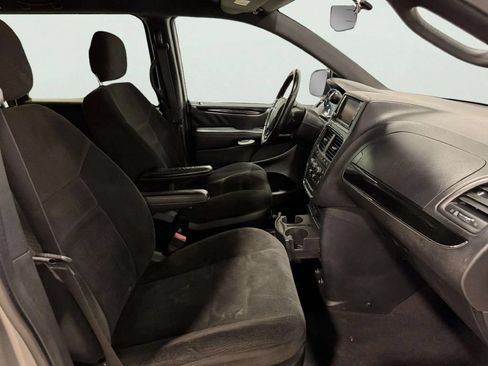 Used 2016 Dodge Grand Caravan SE FWD image 26