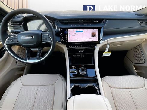 New 2026 Jeep Grand Cherokee Limited w/ Luxury Tech Group II AWD/4WD image 10