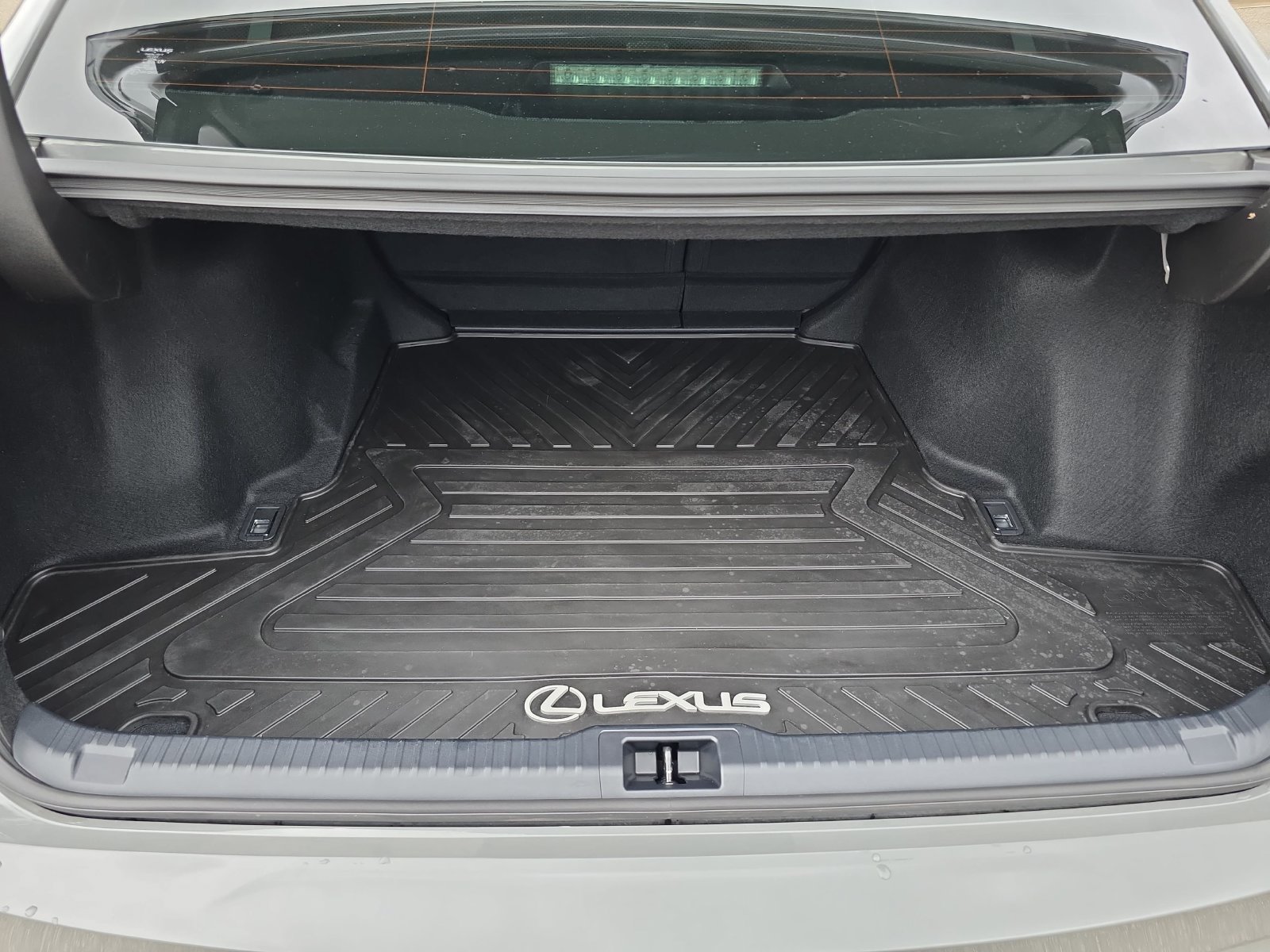 Used 2025 Lexus IS 500 RWD image 31