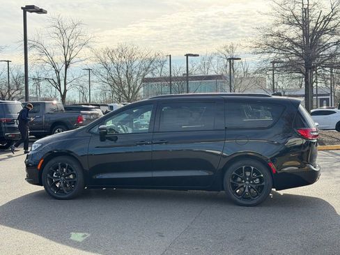New 2026 Chrysler Pacifica Select image 10