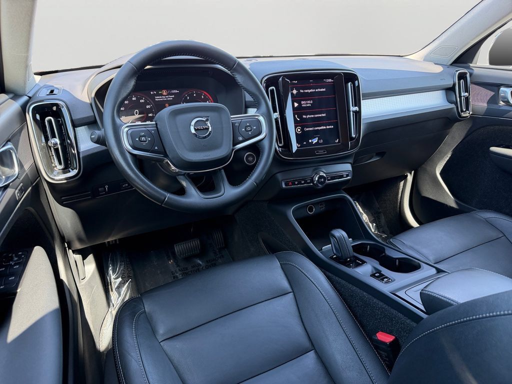 Used 2021 Volvo XC40 T5 Momentum AWD/4WD image 13