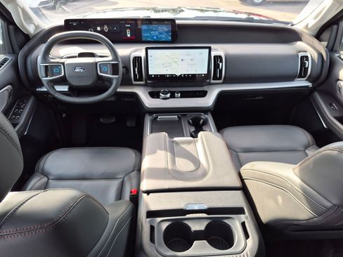Used 2025 Ford Expedition Max Active AWD/4WD image 29