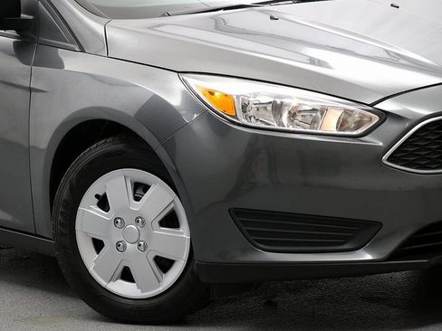 Used 2018 Ford Focus S image 3