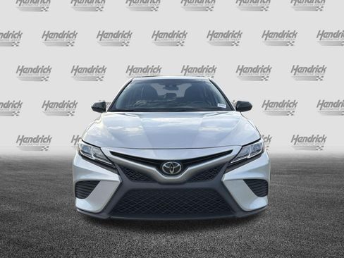 Used 2018 Toyota Camry SE w/ Moonroof Package FWD image 3