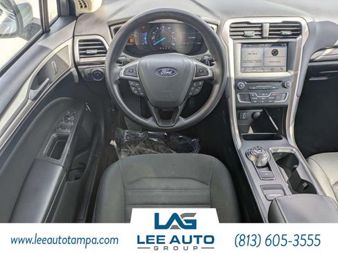 Used 2018 Ford Fusion SE w/ Fusion SE Technology Package FWD image 15