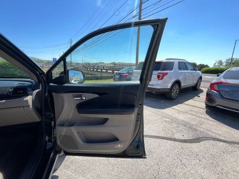Used 2017 Honda Pilot Touring image 18