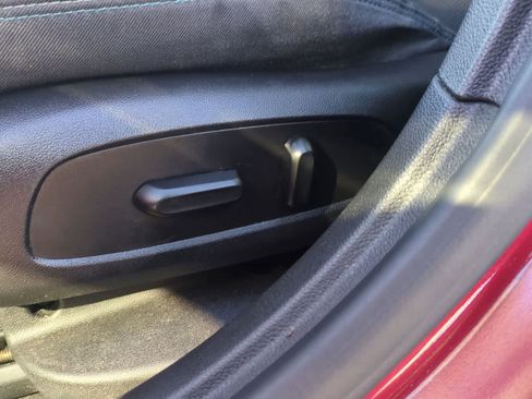 Used 2017 Chevrolet Cruze LT w/ Sun And Sound Package FWD image 16