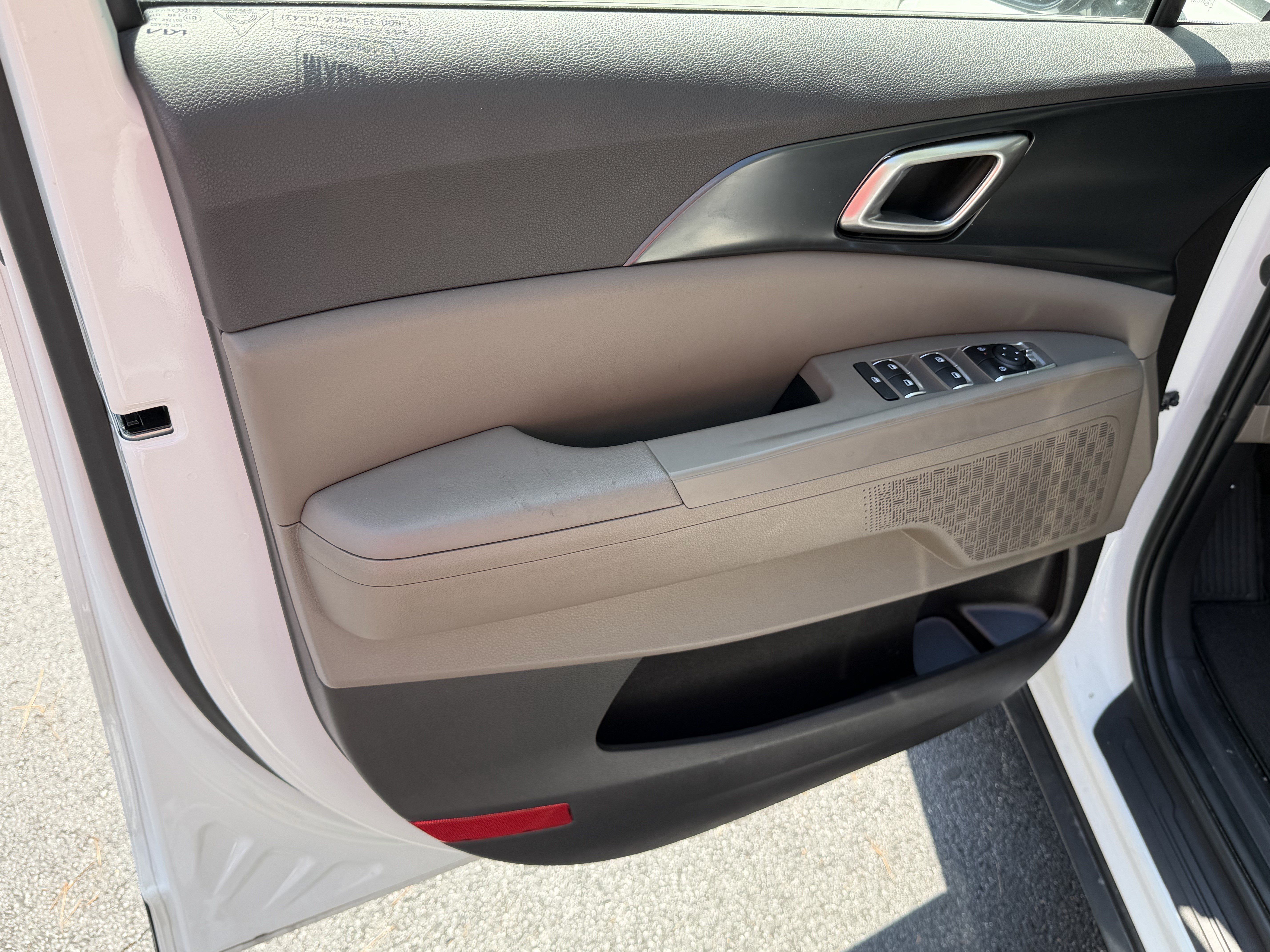 Certified 2026 Kia Carnival FWD image 10