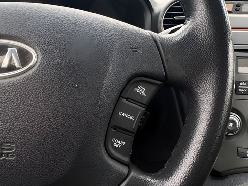Used 2008 Kia Rondo EX FWD image 25