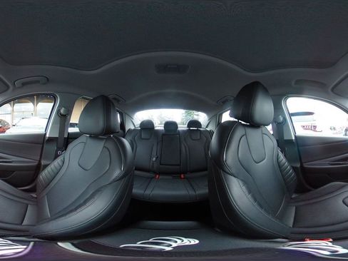 Used 2025 Hyundai Elantra Limited image 46