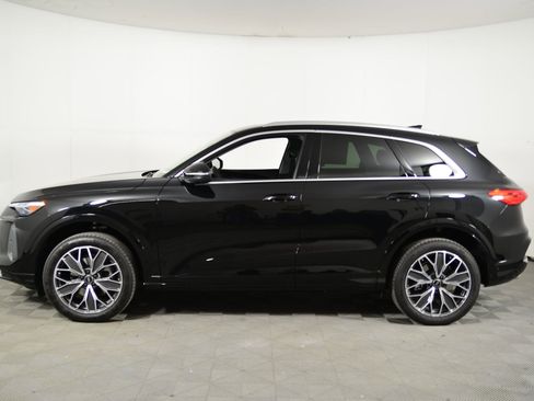 Certified 2025 Audi Q5 Premium Plus image 2