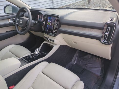 Used 2023 Volvo XC40 B5 Plus w/ Driver Assist Package image 31