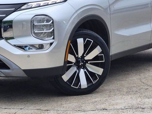 Used 2025 Mitsubishi Outlander SE AWD/4WD image 31