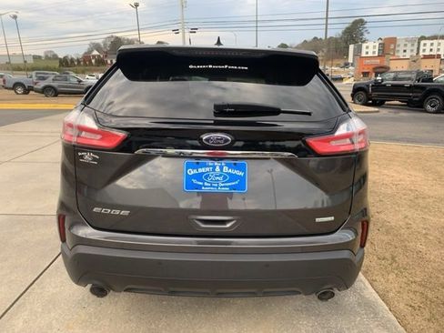 Used 2020 Ford Edge SE image 4
