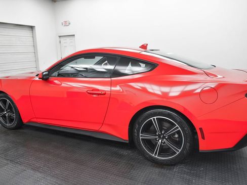 Used 2024 Ford Mustang Premium image 5