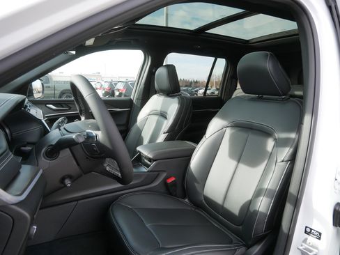 New 2026 Jeep Grand Cherokee Limited AWD/4WD image 7