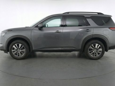 Used 2025 Nissan Pathfinder SV image 5