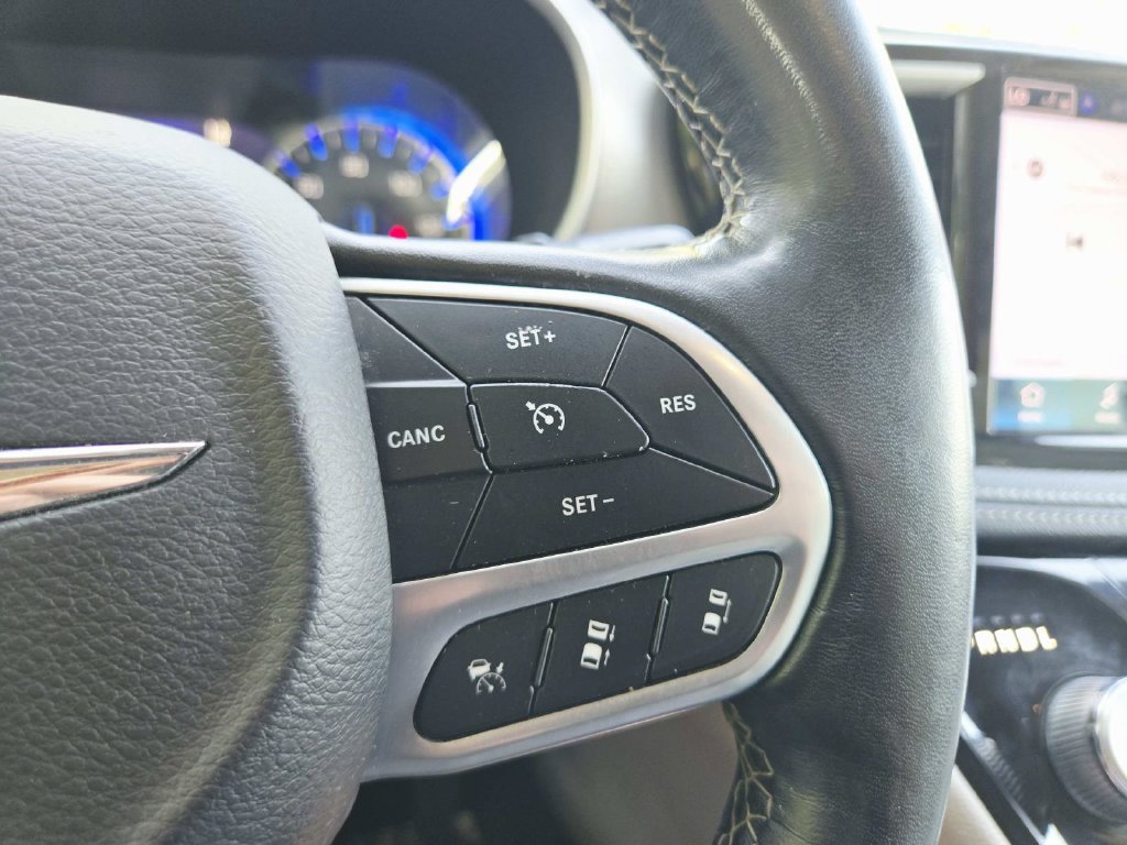 Used 2021 Chrysler Pacifica Touring-L FWD image 23