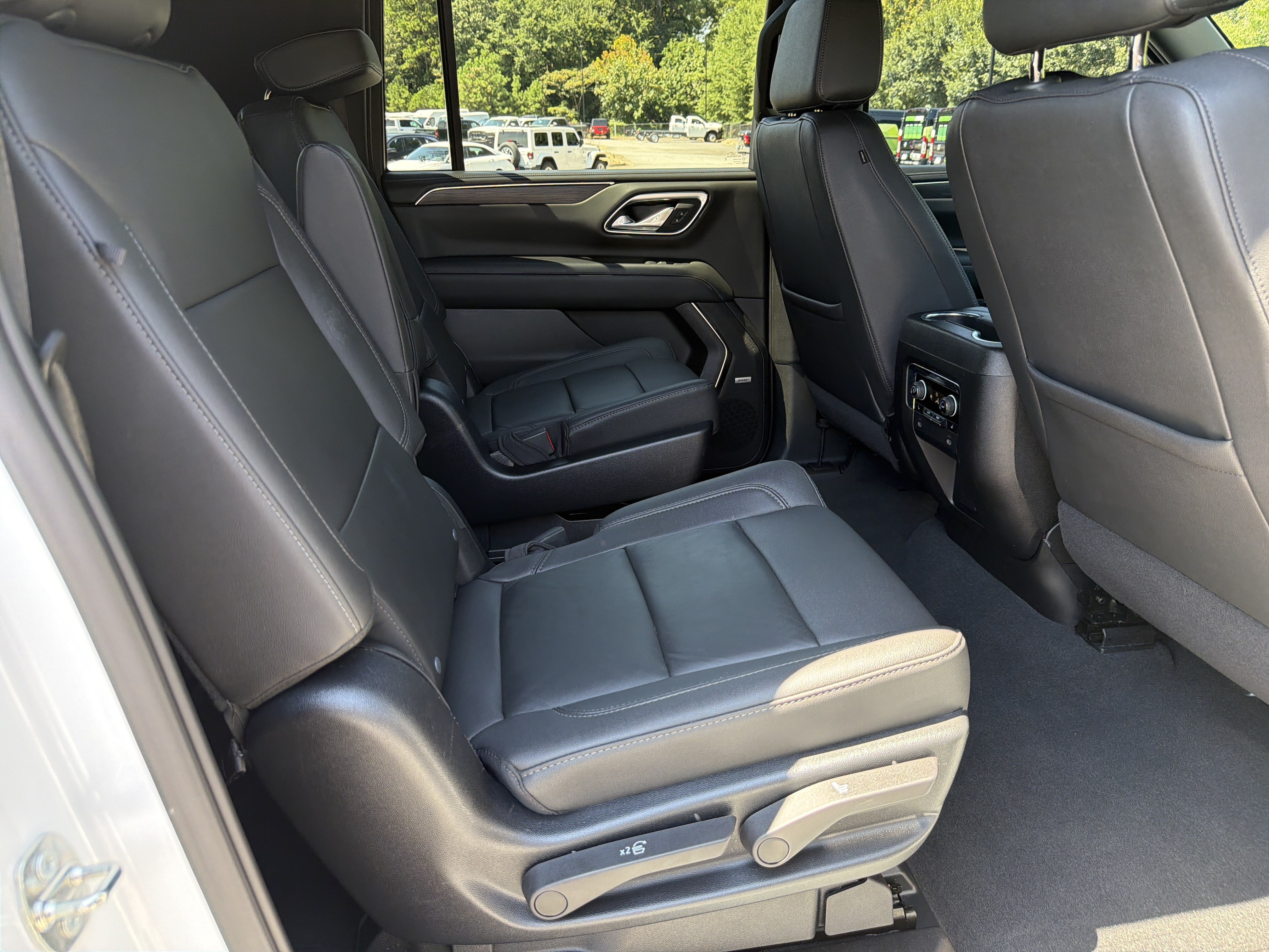 Used 2023 Chevrolet Suburban Z71 w/ Z71 Off-Road Package AWD/4WD image 18