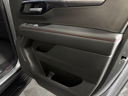 Used 2025 Chevrolet Suburban RST image 29