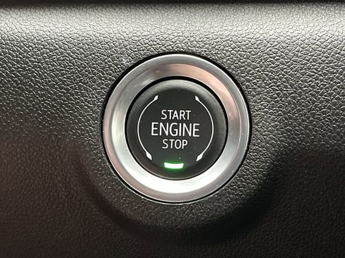 Certified 2025 GMC Terrain Elevation w/ Technology Package II AWD/4WD image 19