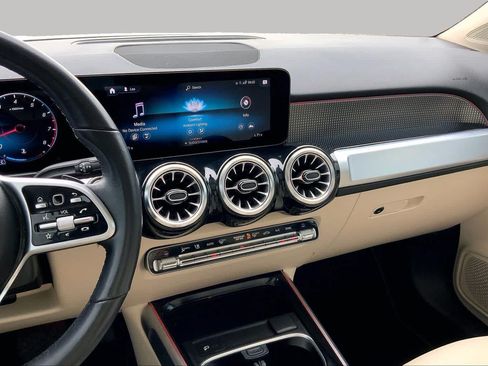 Used 2022 Mercedes-Benz GLB 250 image 6