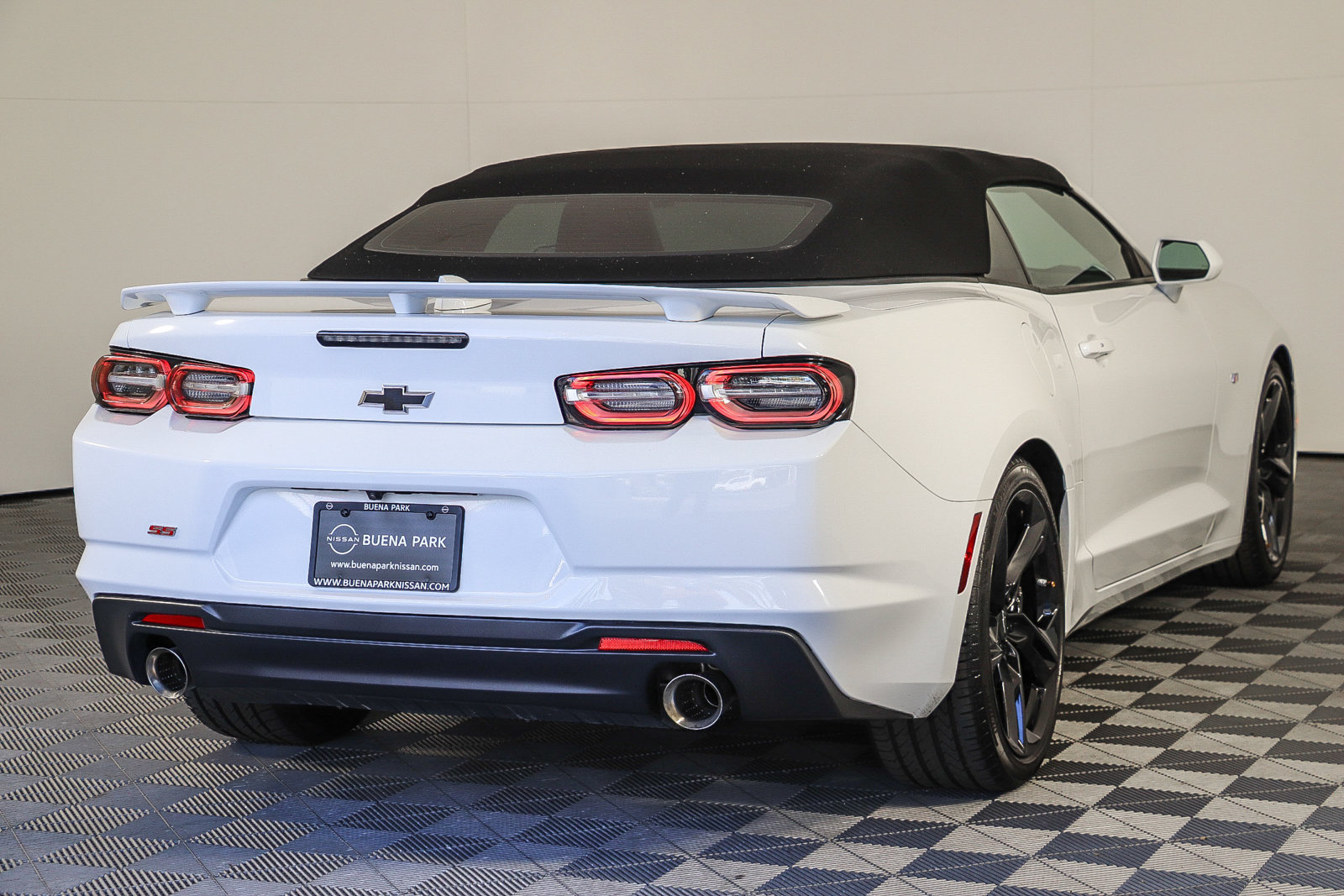 Used 2023 Chevrolet Camaro SS RWD image 8