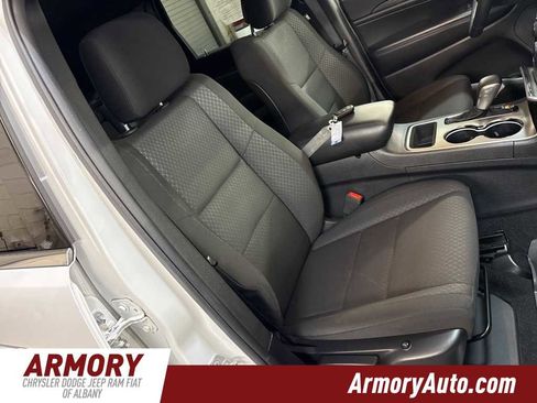 Used 2019 Jeep Grand Cherokee Laredo image 36