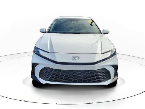 Used 2025 Toyota Camry SE image 2