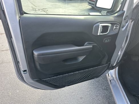 Used 2018 Jeep Wrangler Unlimited Sport S image 12