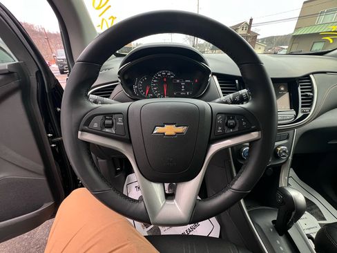 Used 2019 Chevrolet Trax LT w/ LT Convenience Package image 10
