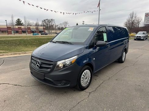 Used 2022 Mercedes-Benz Metris image 3