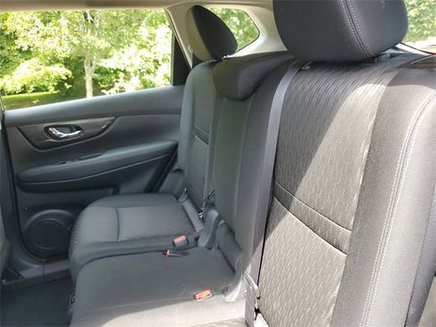 Used 2018 Nissan Rogue S image 27