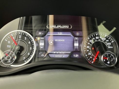 Used 2023 RAM 1500 Laramie image 24
