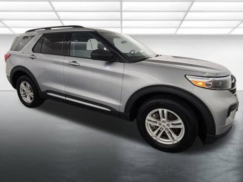 Used 2023 Ford Explorer XLT AWD/4WD image 9