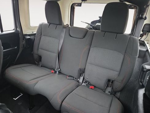 Used 2018 Jeep Wrangler Unlimited Rubicon w/ Safety Group image 13