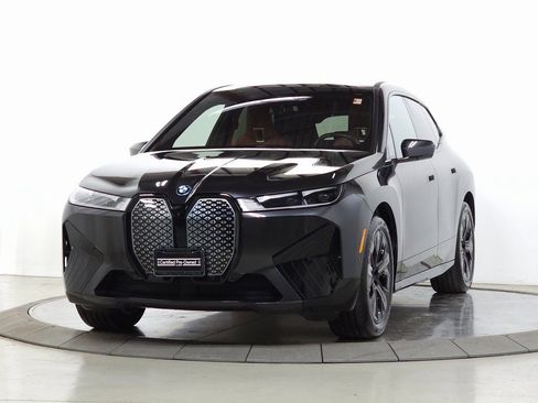 Used 2023 BMW iX xDrive50 w/ Premium Package image 4