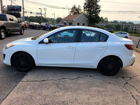 Used 2010 MAZDA MAZDA3 i Touring image 9