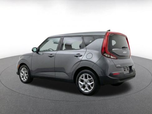 Used 2025 Kia Soul LX w/ LX Technology Package FWD image 7