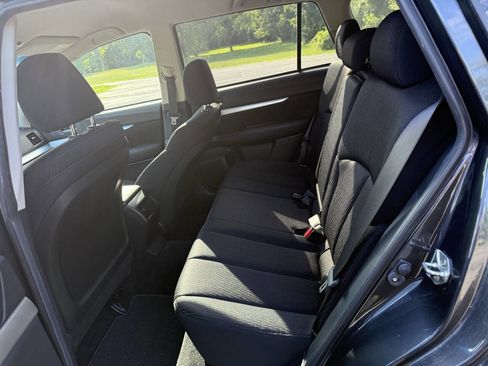 Used 2011 Subaru Outback 2.5i Premium image 11