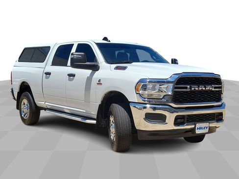 Used 2024 RAM 3500 Tradesman w/ Chrome Appearance Group AWD/4WD image 2
