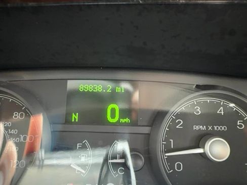 Used 2009 Lincoln Town Car Signature Limited RWD image 8