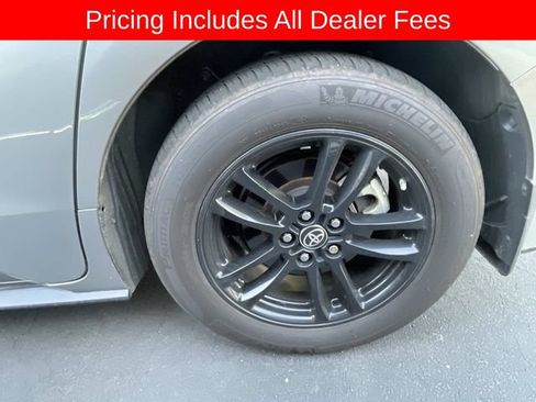 Used 2022 Toyota Sienna XSE AWD/4WD image 3