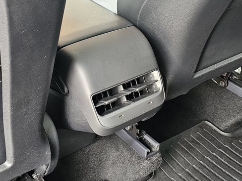 Used 2021 Tesla Model Y Long Range AWD/4WD image 19