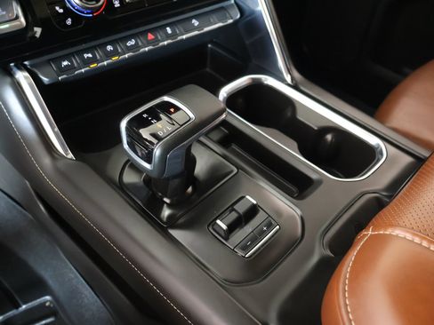 Used 2025 GMC Sierra 1500 Denali Ultimate AWD/4WD image 8